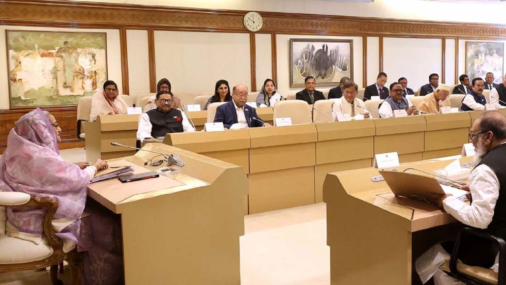 ইফতার পার্টি না করে মানুষের পাশে দাঁড়ান: প্রধানমন্ত্রী