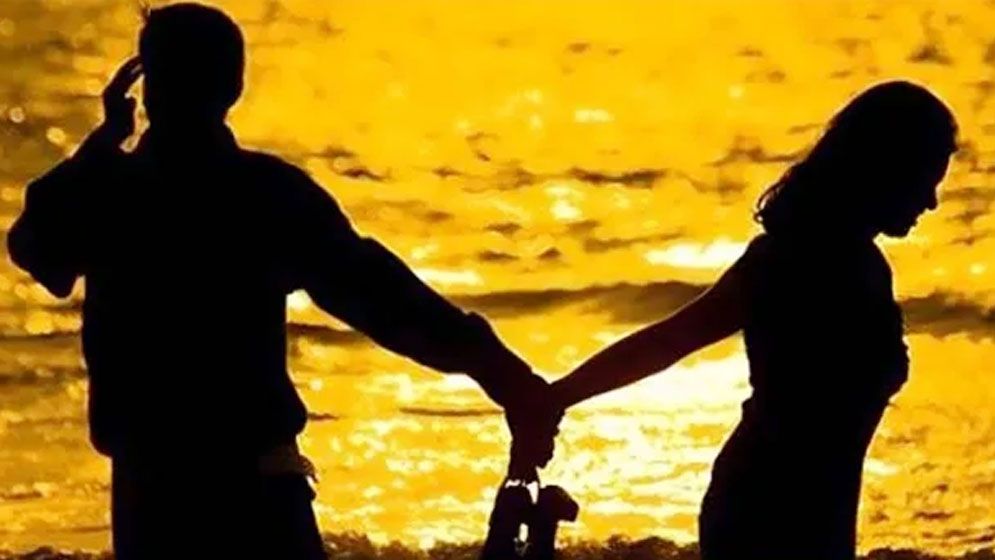 ৪ সন্তানের মা আড়াই মাসের বাচ্চা নিয়ে ভাগ্নের সঙ্গে পালালো!