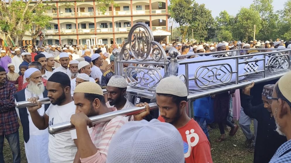 জুড়ীতে বিদ্যুৎপৃষ্ট হয়ে মারা যাওয়া ৫ জনের দাফন সম্পন্ন