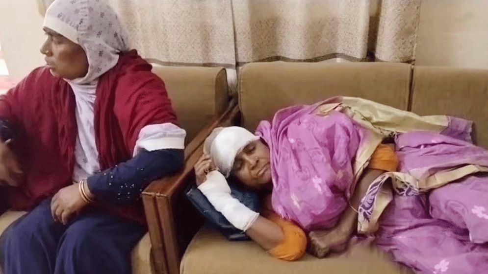 লালমনিরহাটে দাঁড়িয়ে থাকা ট্রেনে ইঞ্জিনের ধাক্কা, আহত অন্তত ৩০