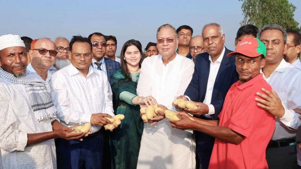 নতুন উচ্চফলনশীল জাতের আলু চাষের আহ্বান কৃষিমন্ত্রীর 