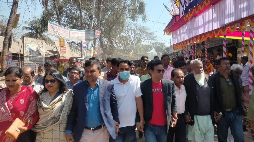 আ.লীগ নেতার উপর সন্ত্রাসী হামলার প্রতিবাদে বিক্ষোভ মিছিল 