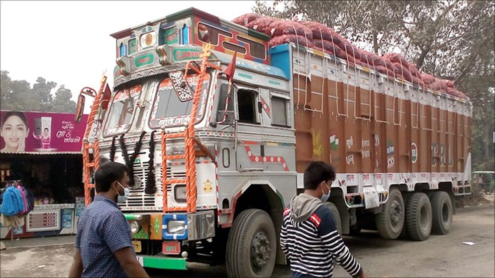 সোনামসজিদ বন্দর দিয়ে আসছে ৩৯ হাজার টন পেঁয়াজ