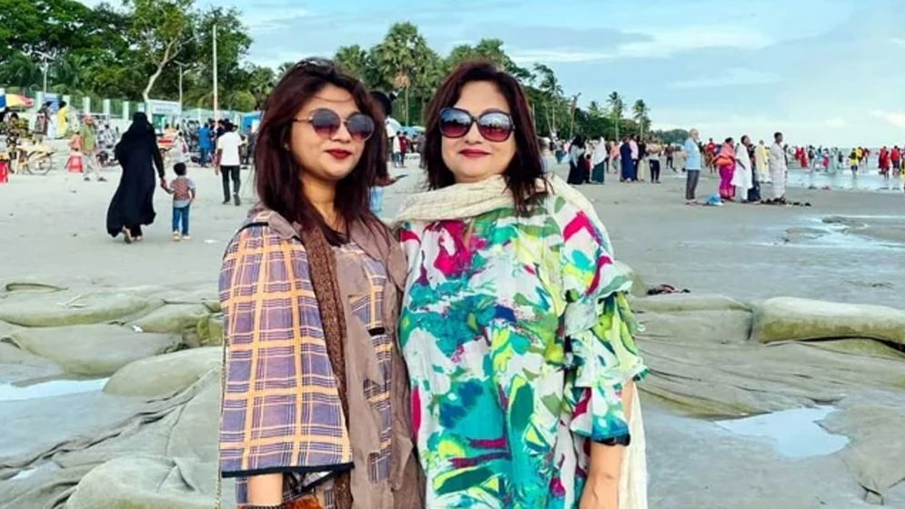 মেয়েসহ ভিকারুননিসার শিক্ষিকার জানাজা অনুষ্ঠিত
