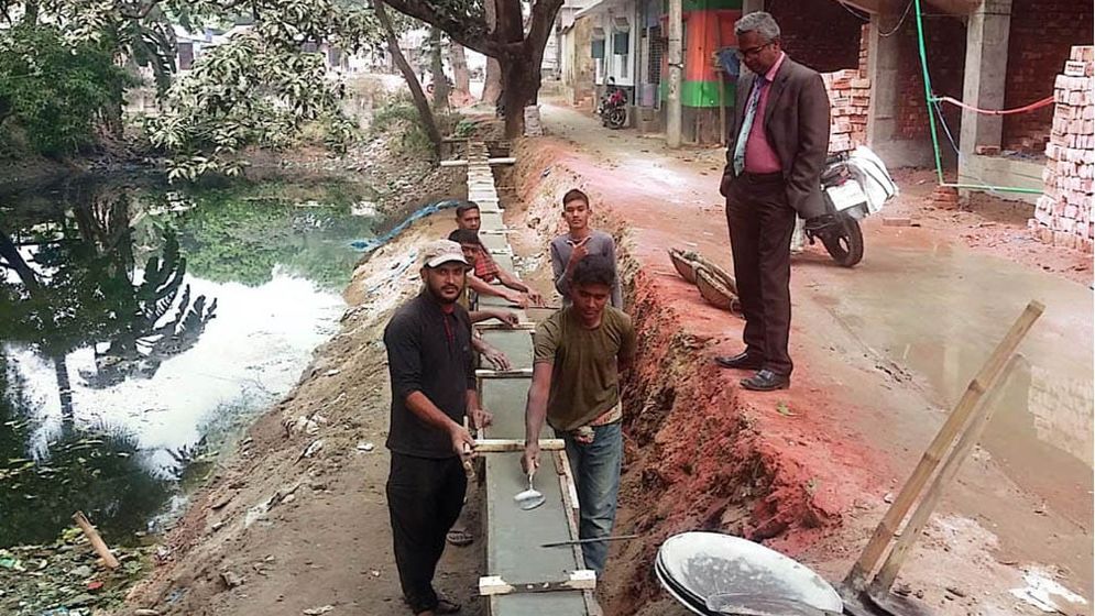 আত্রাইয়ে নিজস্ব অর্থায়নে রাস্তা সংস্কার