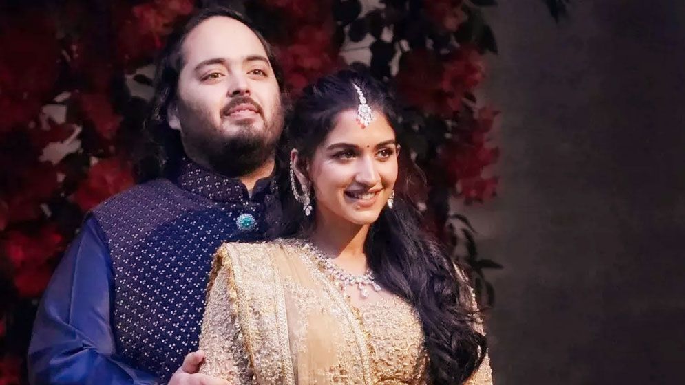 মুকেশ আম্বানি পুত্রবধূ রাধিকার বিরুদ্ধে চুরির অভিযোগ