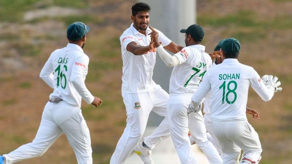 খালেদের তোপে কঠিন বিপদে শ্রীলঙ্কা
