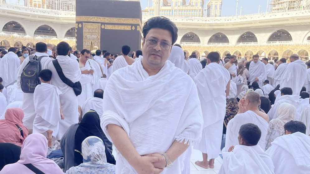 ওমরাহ করতে মক্কায় ফেরদৌস