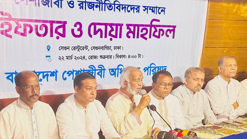 আ.লীগকে জনগণের কাছে মাথা নত করে সরে যেতে হবে