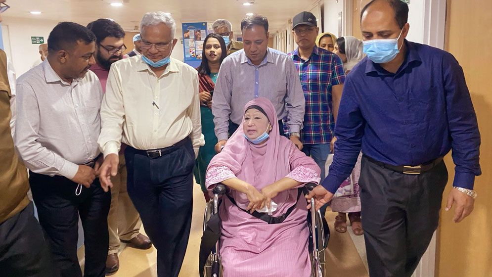 চিকিৎসকদের পরামর্শে খালেদা জিয়াকে বিদেশে নিতে ফের আবেদন