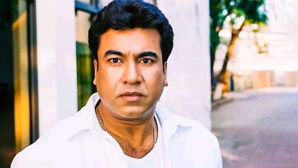 ১৬ বছর পর নায়ক মান্নার ‘ভিজিটিং কার্ড’ ভাইরাল