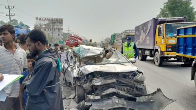 টাঙ্গাইলে কাভার্ডভ্যান-প্রাইভেটকারের সংঘর্ষে নিহত ২