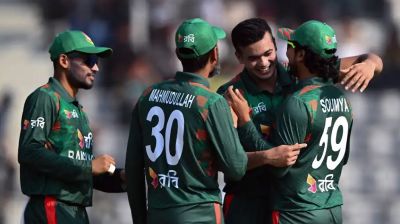 তাসকিন রিশাদের জোড়া আঘাত