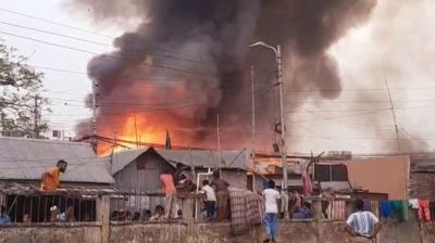 রাজধানীর কড়াইল বস্তিতে আগুন, নিয়ন্ত্রণে ৮ ইউনিট