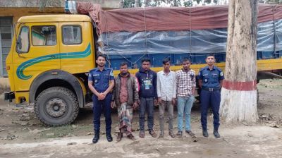 শেরপুরে ৪৪০ বস্তা ভারতীয় চোরাই চিনিসহ গ্রেপ্তার ৪ 