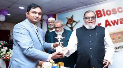 বায়োস্কোপ স্টার অ্যাওয়ার্ড পেলেন নাট্যকার রাজীব মণি দাস