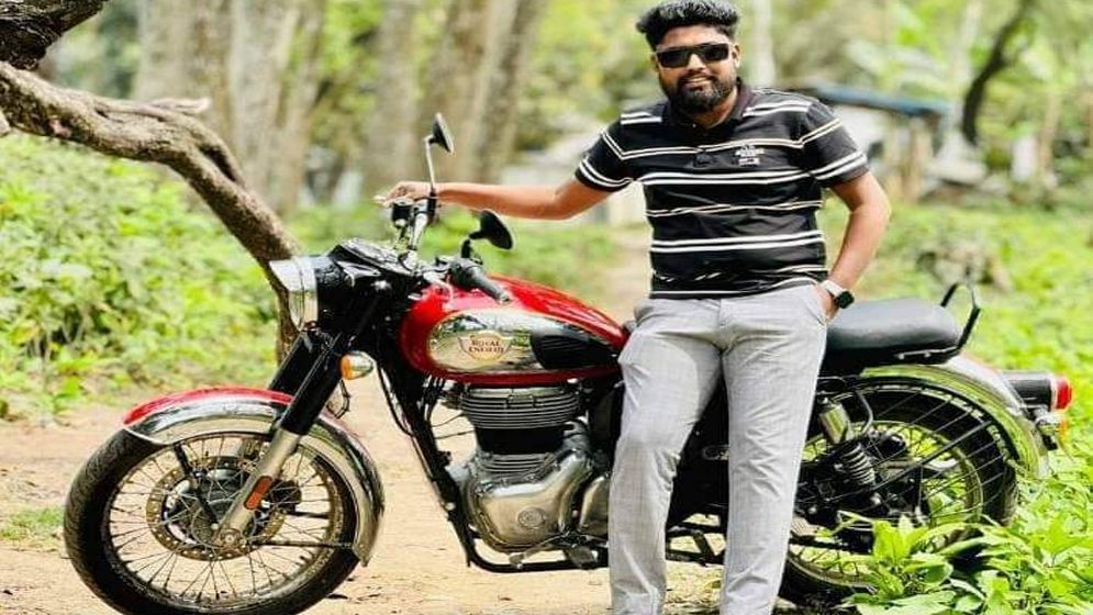 বোয়ালমারীতে অনুমতিহীন রয়েল এনফিল্ড মোটরসাইকেল উদ্ধার