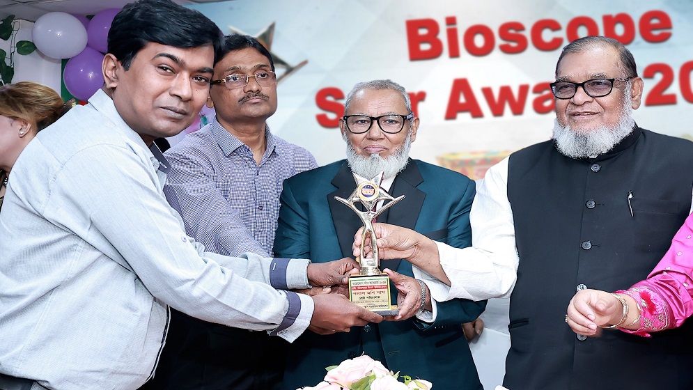 বায়োস্কোপ স্টার অ্যাওয়ার্ড পেলেন নির্মাতা পলাশ মণি দাস