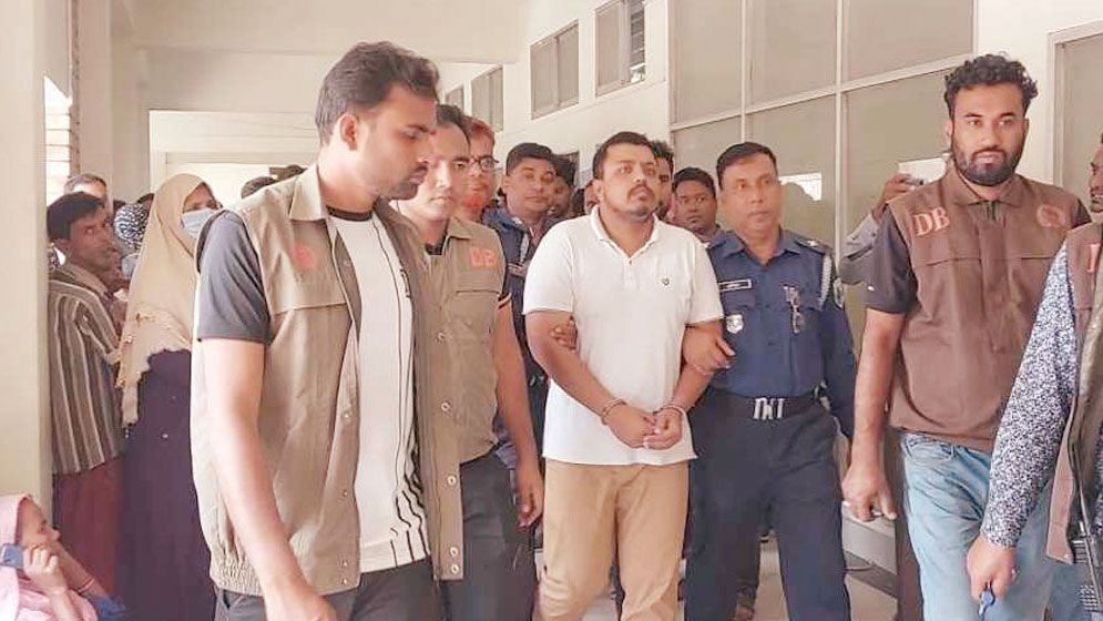 শিক্ষার্থীকে গুলি করা সেই মেডিকেল শিক্ষক ৫ দিনের রিমান্ডে