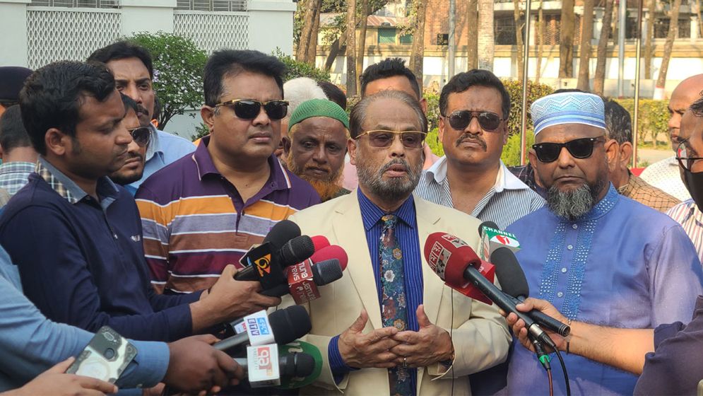 বাজার নিয়ন্ত্রণে সরকার ব্যর্থ