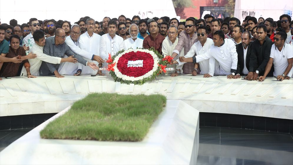 ২২০ পরিবার সৃষ্টি করে বিদেশে অর্থ পাচার করছে ক্ষমতাসীনরা