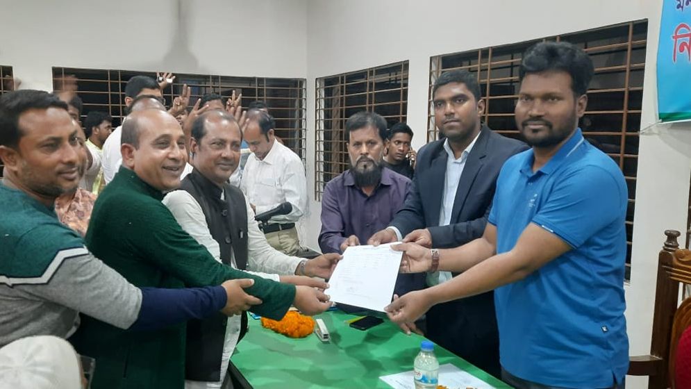 মনপুরায় ইউপি নির্বাচনে পুনরায় চেয়ারম্যান হলেন আলমগীর
