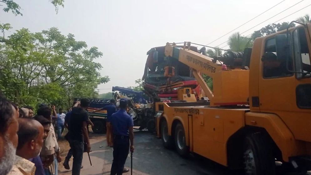 ফরিদপুরে বাস-পিকআপ সংঘর্ষে নিহত বেড়ে ১৪