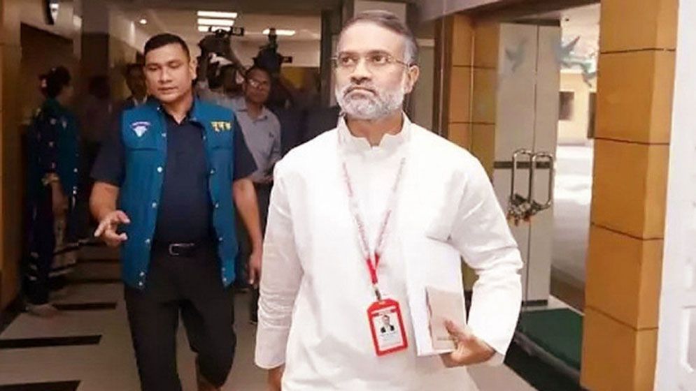 বিডিনিউজ টোয়েন্টিফোরের সম্পাদকের বিরুদ্ধে আদালতে অভিযোগপত্র দিলো দুদক