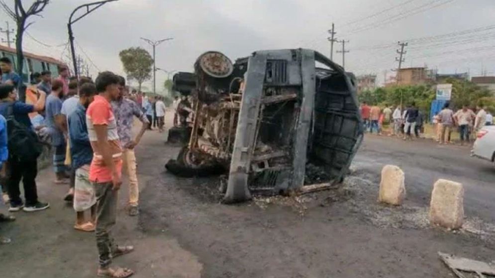 তেলবাহী লরি উল্টে নিহত বেড়ে ২, দগ্ধ ৭
