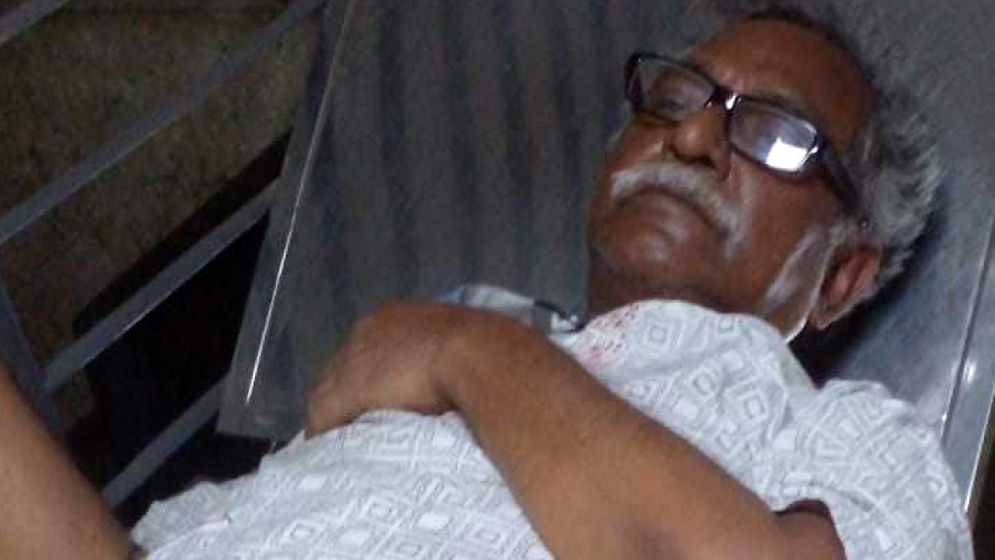 ট্রেনে পায়ের আঙুল কাটা পড়েছে আনু মুহাম্মদের