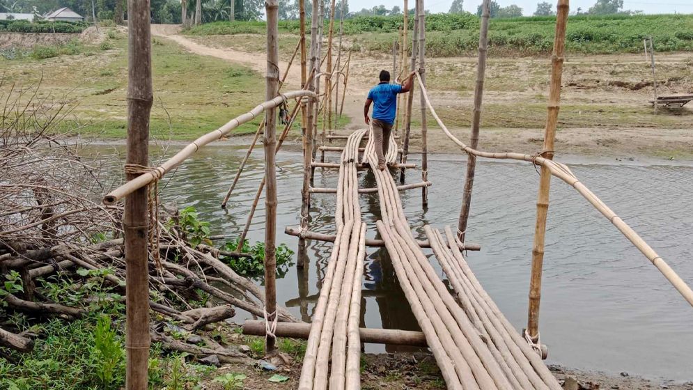 সখীপুরে বংশাই নদীতে সেতু না হওয়ায় ভোগান্তি