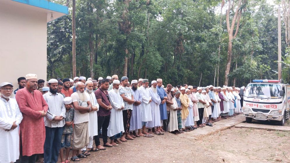 ঝালকাঠির দুর্ঘটনায় নিহত একই পরিবারের ৫ জনের দাফন সম্পন্ন