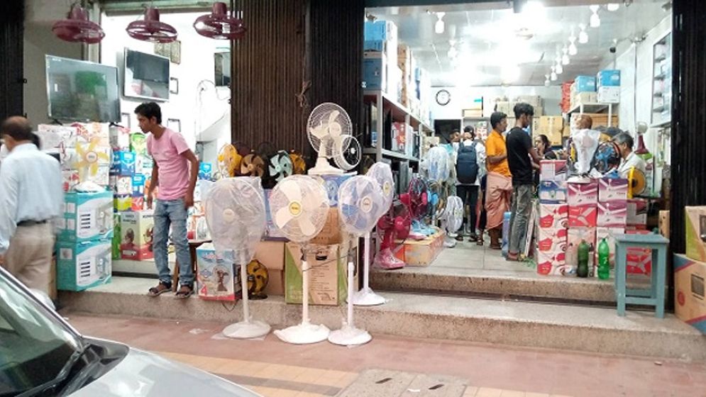 চাহিদা বাড়ার পাশাপাশি দামও ঊর্ধ্বমুখী চার্জার ফ্যান-এসির
