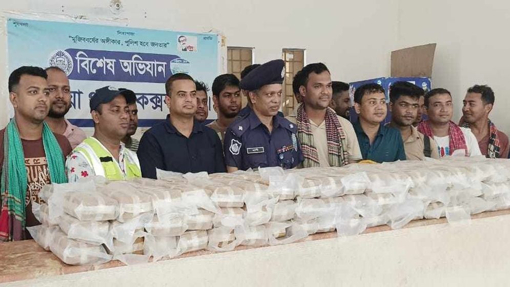 জেলে সেজে ২৫ কোটি টাকা মূল্যের ইয়াবা উদ্ধার
