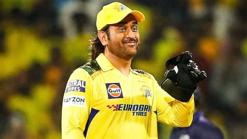 এবারো হাঁটুর চোট নিয়ে আইপিএল খেলছেন ধোনি