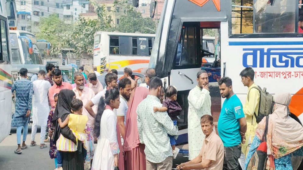 ঈদের দ্বিতীয় দিন: বাস টার্মিনালে ঘরমুখো মানুষের ঢল