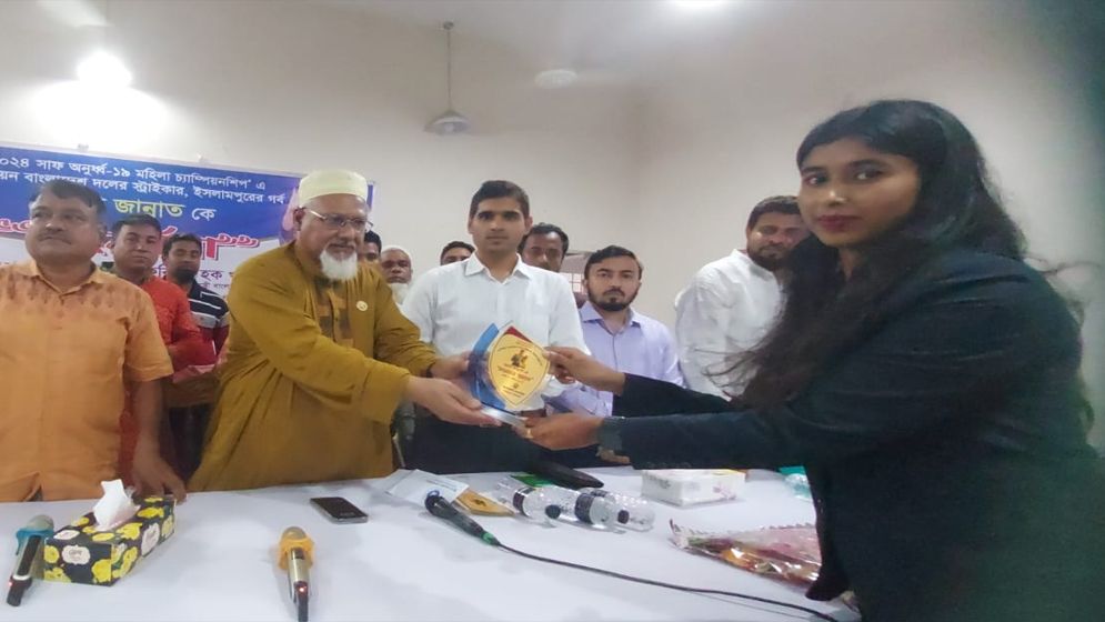 ক্রীড়াবিদরা দেশের জন্য সম্মান বয়ে আনছে