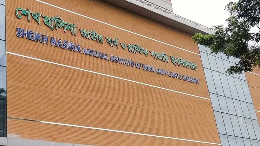 আশুলিয়ায় ফার্নিচারের গুদামে বিস্ফোরণ