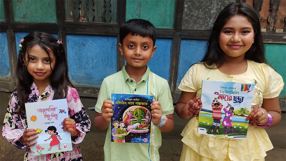 মুনছুর গাজী ফাউন্ডেশনের উদ্যোগে শিশু-কিশোরদের বই উপহার 