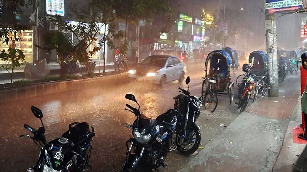 ঢাকায় ৮০ কিলোমিটার বেগে ঝড়ের আভাস