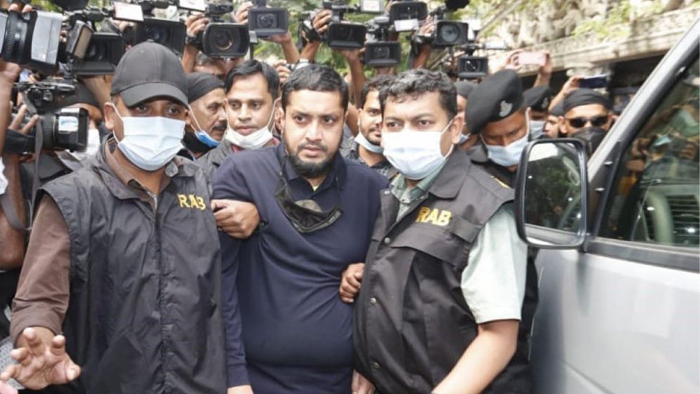 গোল্ডেন মনির খালাস: আদালত বলছেন, তার অস্ত্র বৈধ