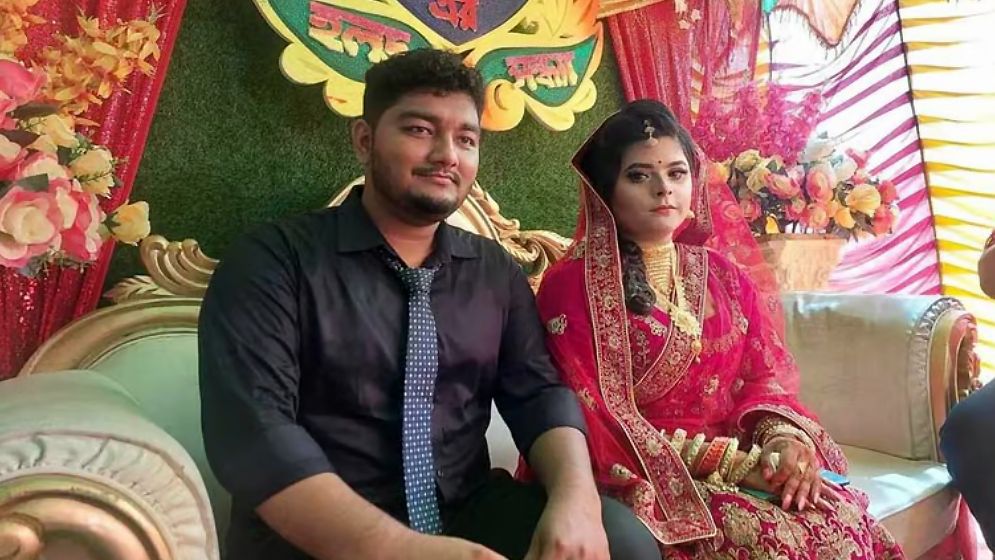 রাস্তা পার হতে গিয়ে বাস চাপায় স্বামী-স্ত্রীর মৃত্যু