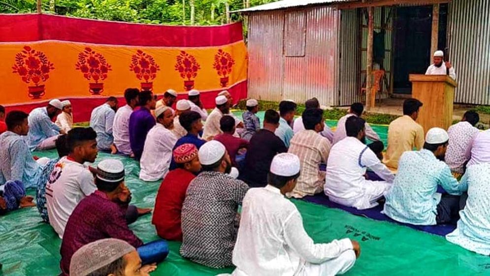 সৌদির সঙ্গে মিল রেখে ঝালকাঠির একটি গ্রামে বুধবার ঈদ