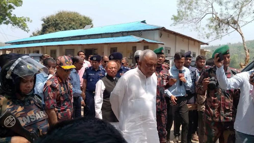 সন্ত্রাসীদের বিরুদ্ধে সাঁড়াশি অভিযান চালানো হবে: স্বরাষ্ট্রমন্ত্রী
