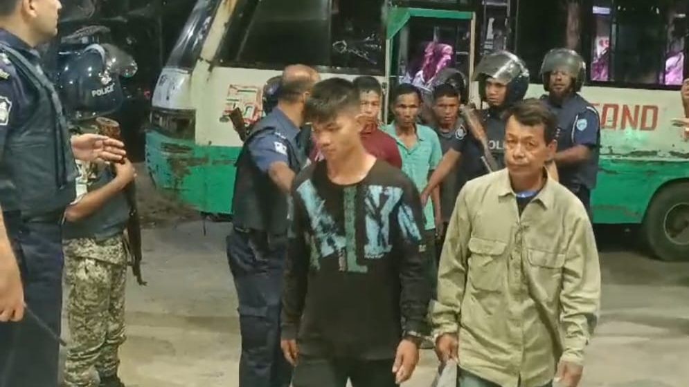 বান্দরবানে যৌথ বাহিনীর পৃথক অভিযানে নারীসহ আটক ৫৫