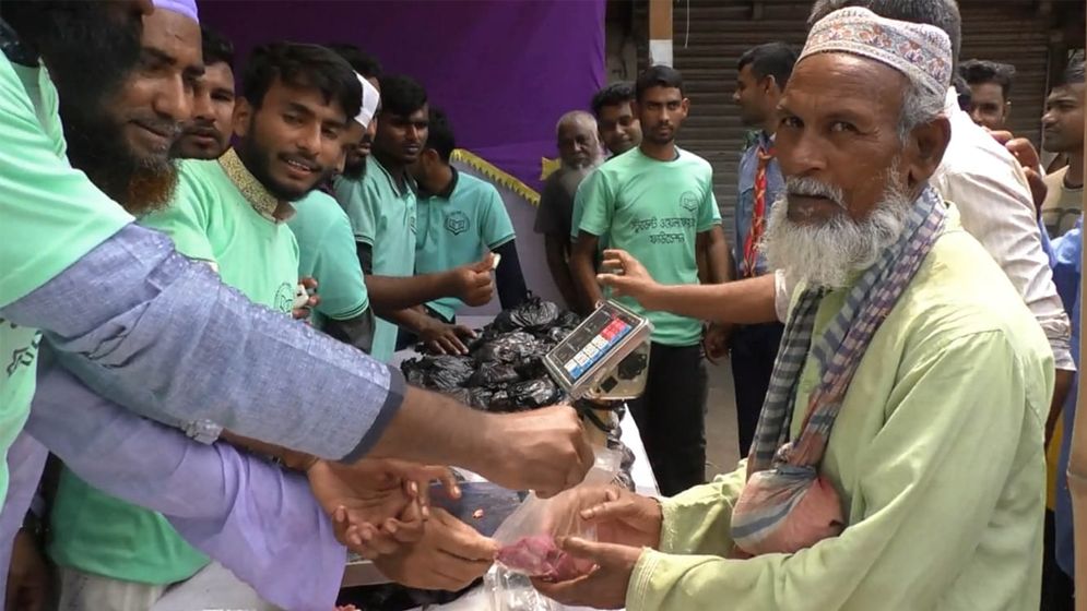 গরুর মাংসের কেজি ৫৯৫ টাকা, কেনা যাচ্ছে ১০০ গ্রাম পর্যন্ত! 