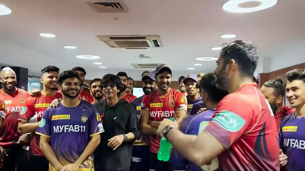 পর্দার কবীর খানকে বাস্তবে ফেরালেন শাহরুখ