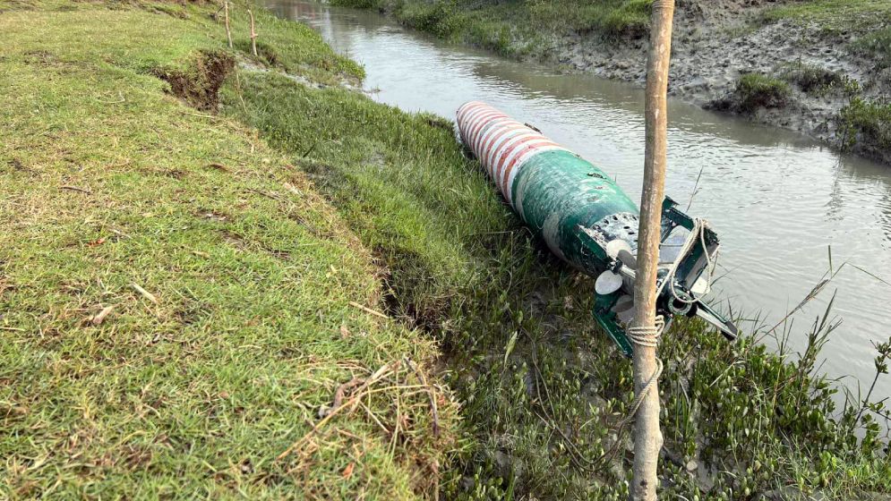পটুয়াখালীতে খালে ভাসছে ‘টর্পেডো’, আতঙ্কে স্থানীয়রা