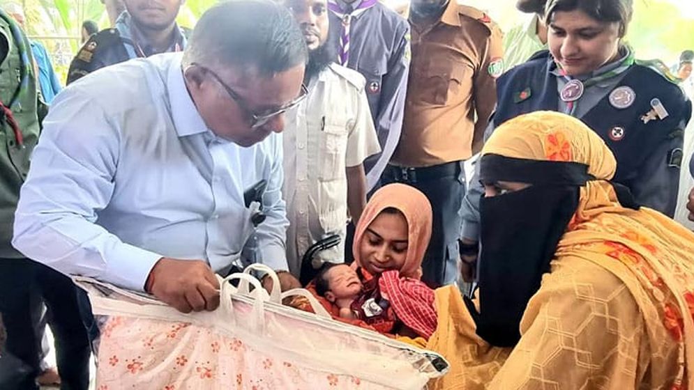 চলন্ত ট্রেনে শিশুর জন্ম