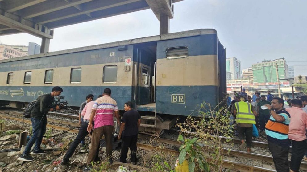 তেজগাঁওয়ে যমুনা এক্সপ্রেস ট্রেন লাইনচ্যুত
